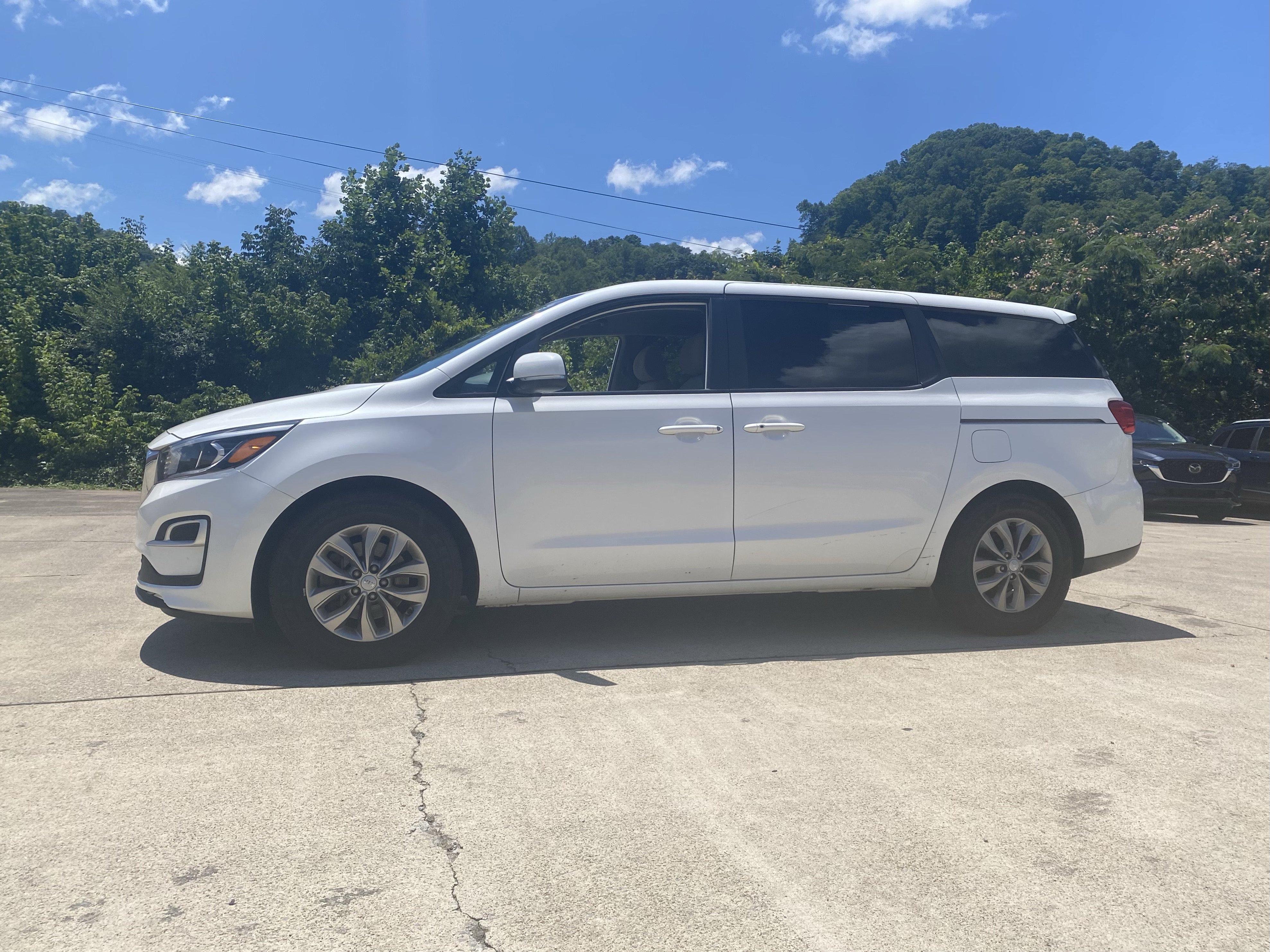 Used 2021 Kia Sedona LX FWD image 2