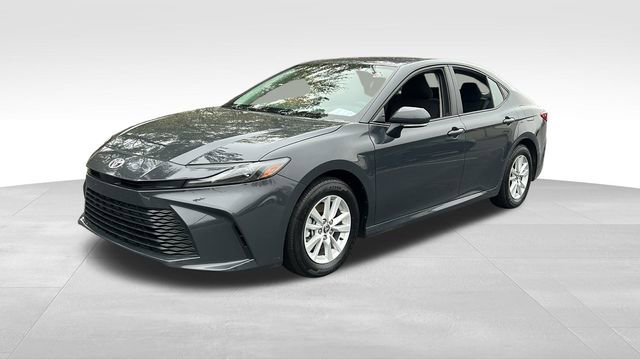 Used 2025 Toyota Camry LE image 2