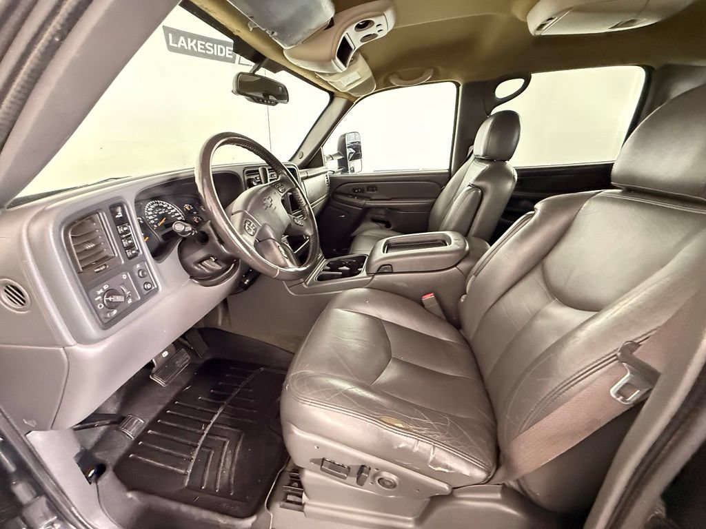 Used 2005 Chevrolet Silverado 3500 LT w/ Heavy-Duty Power Package AWD/4WD image 16