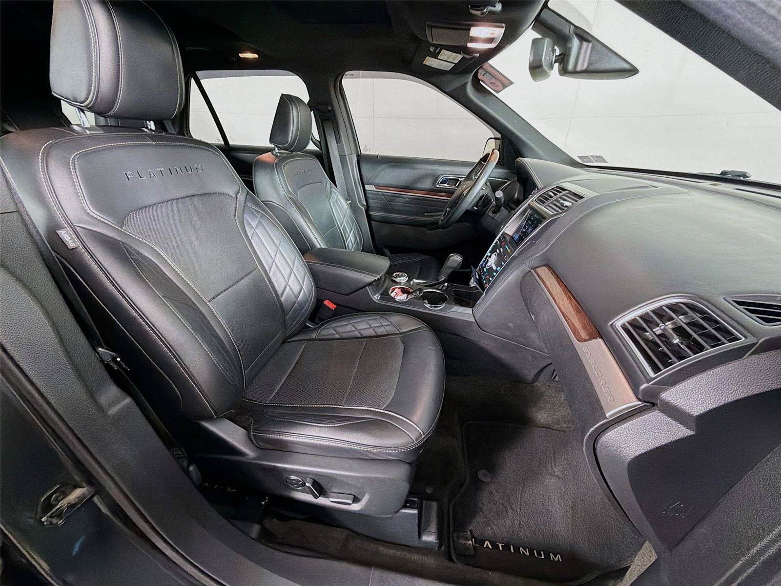 Used 2018 Ford Explorer Platinum AWD/4WD image 31