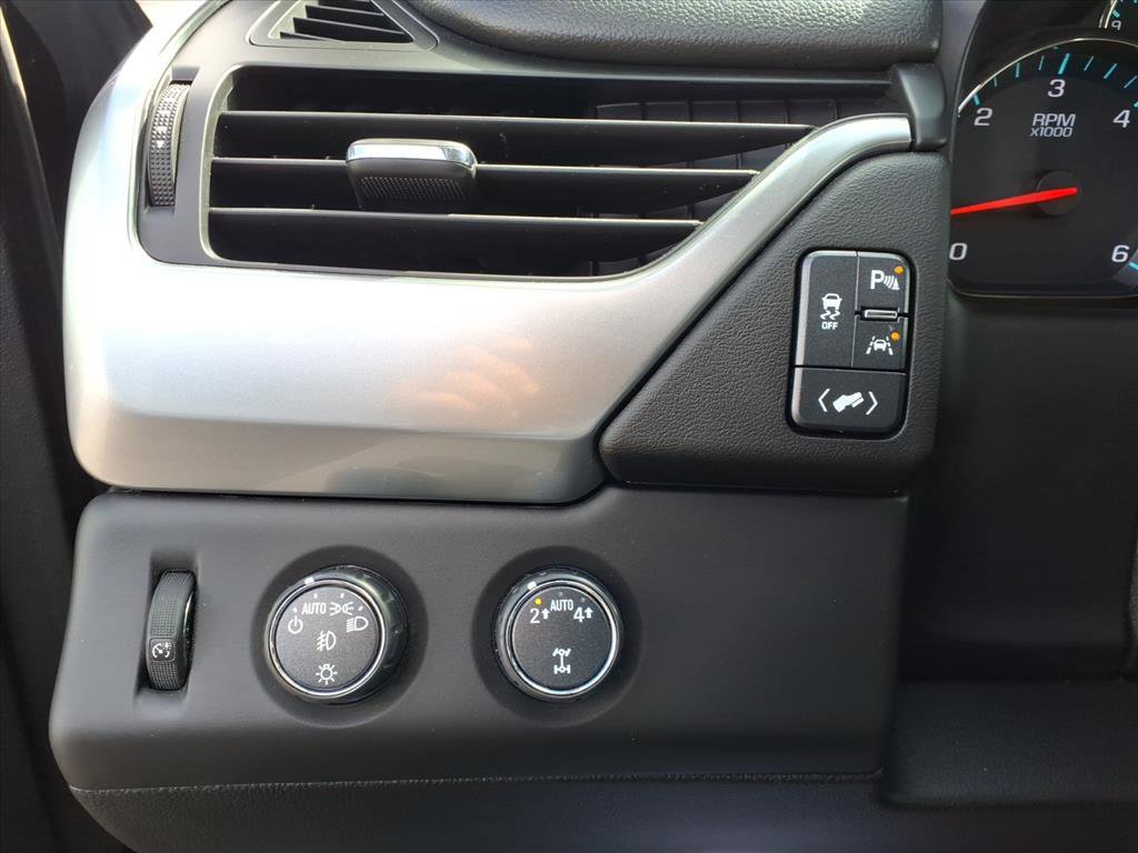 Used 2019 Chevrolet Suburban Premier AWD/4WD image 17