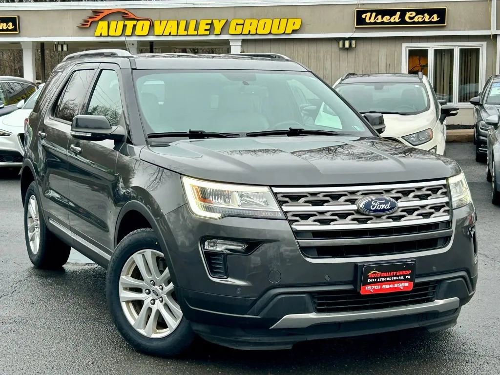 Used 2018 Ford Explorer XLT w/ Equipment Group 202A AWD/4WD image 1
