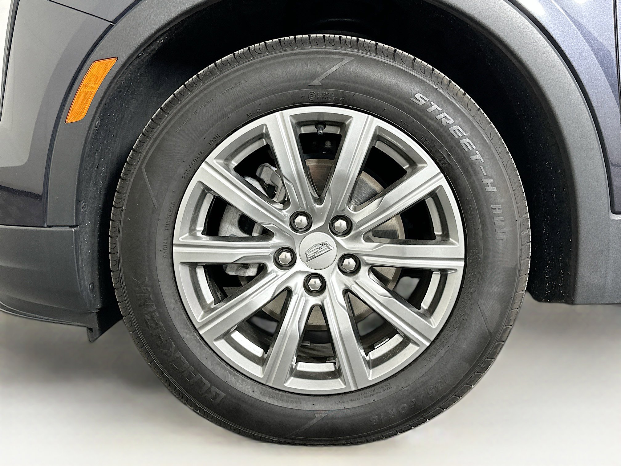 Used 2023 Cadillac XT4 Premium Luxury image 11