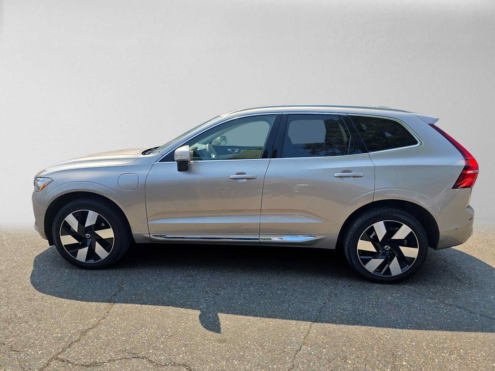Used 2023 Volvo XC60 T8 Ultimate w/ Climate Package AWD/4WD image 6
