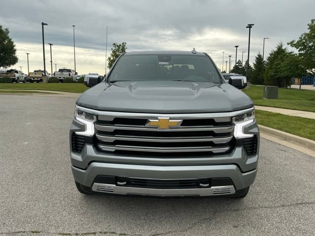 Used 2026 Chevrolet Silverado 1500 High Country w/ High Country Premium Package AWD/4WD image 9