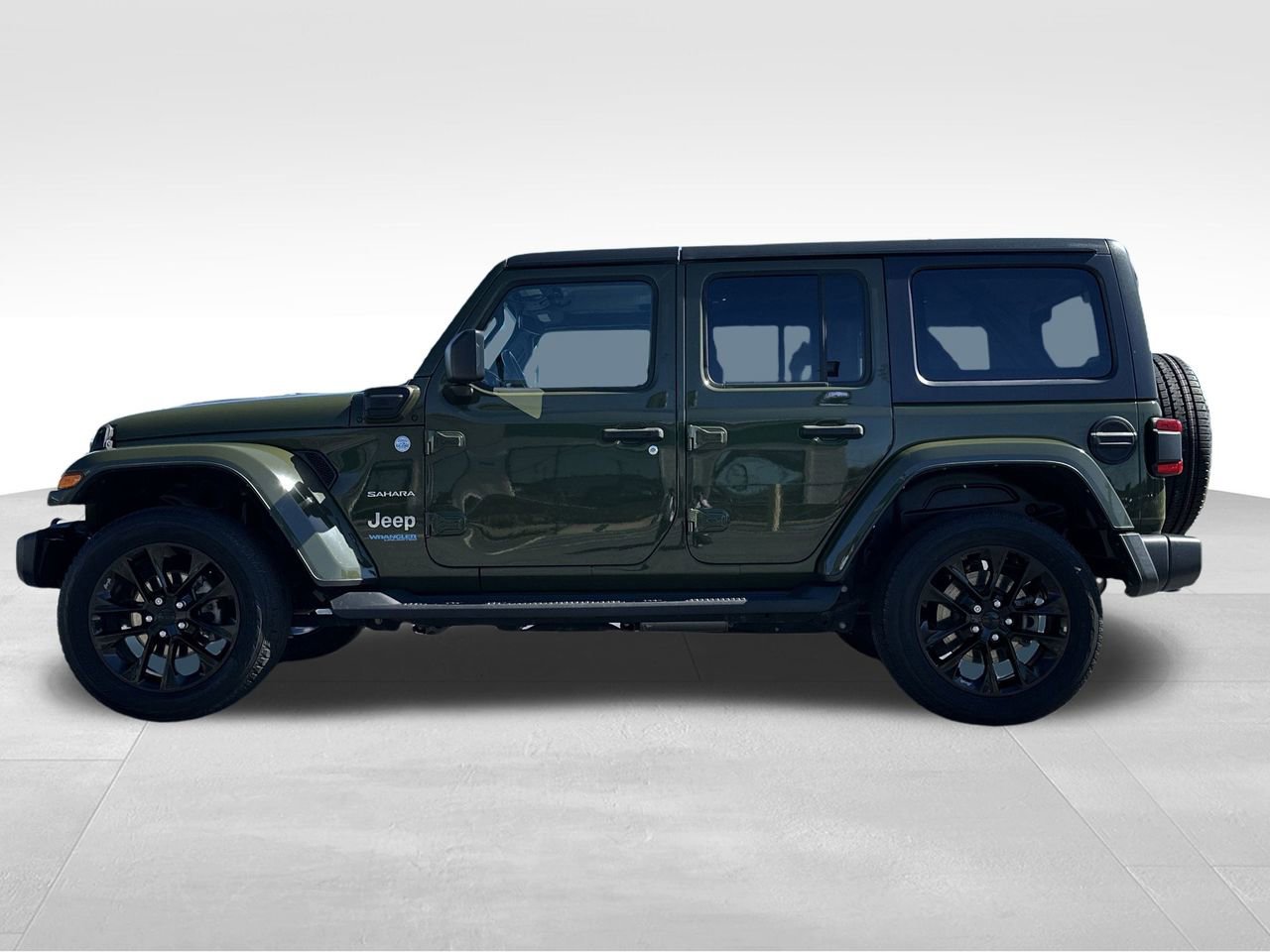 Used 2021 Jeep Wrangler Unlimited Sahara w/ Dual Top Group image 25