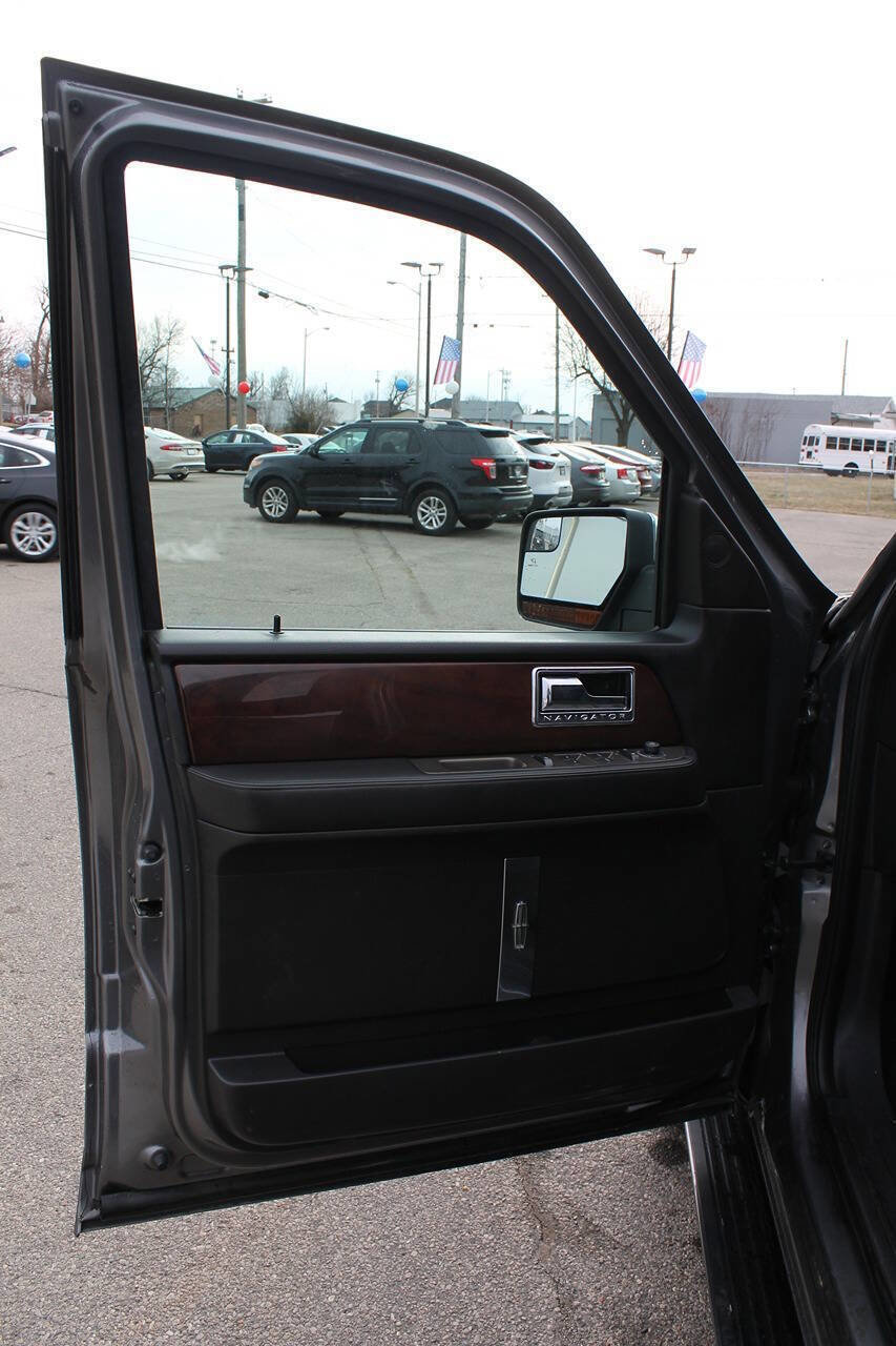 Used 2013 Lincoln Navigator 4WD w/ HD Trailer Tow Pkg image 9