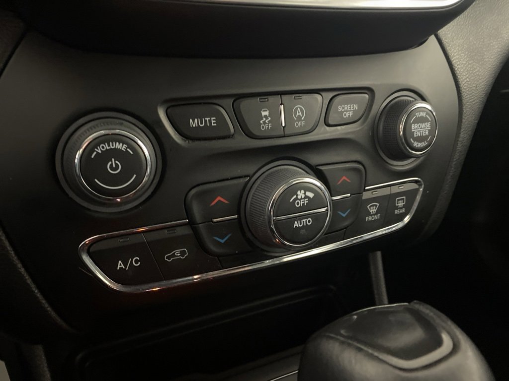 Used 2022 Jeep Cherokee Trailhawk w/ Comfort/Convenience Group image 23