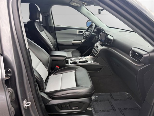 Used 2023 Ford Explorer XLT w/ Equipment Group 202A image 15