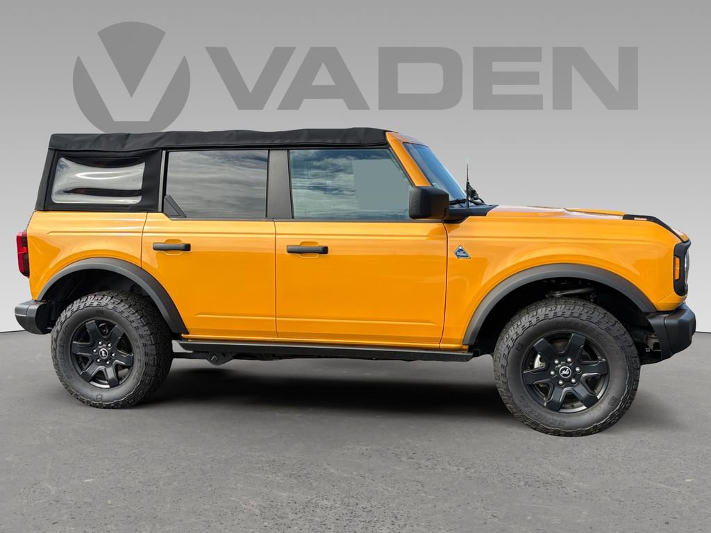 Used 2022 Ford Bronco Black Diamond image 5