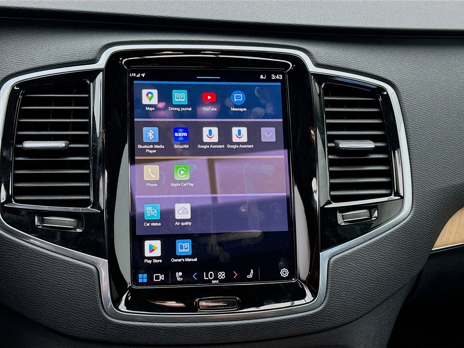 Used 2023 Volvo XC90 T8 Plus w/ Protection Package Premier image 9