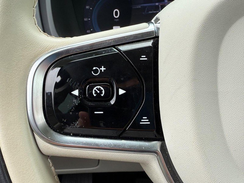 Certified 2023 Volvo XC90 T8 Ultimate w/ Protection Package Premier image 18