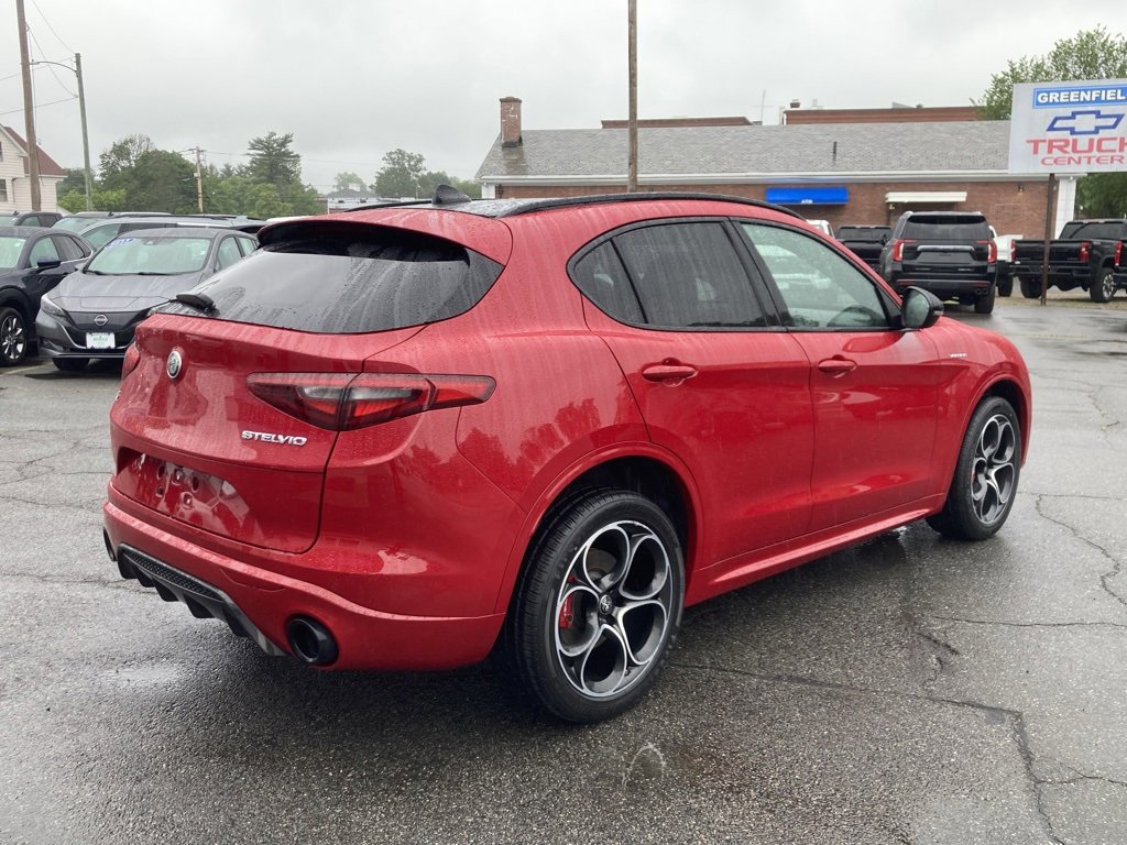 Used 2022 Alfa Romeo Stelvio Veloce image 7