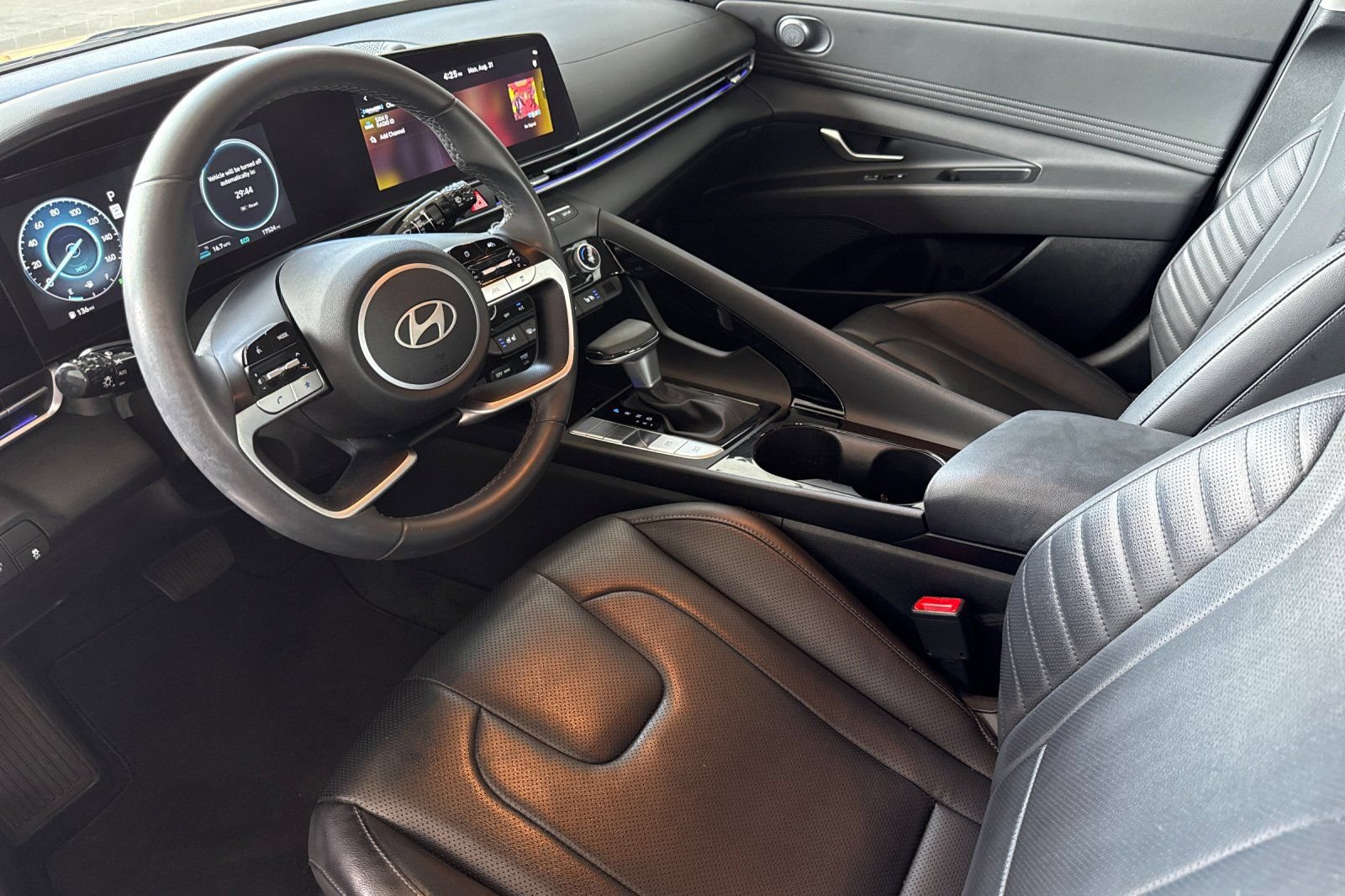 Used 2025 Hyundai Elantra Limited FWD image 9
