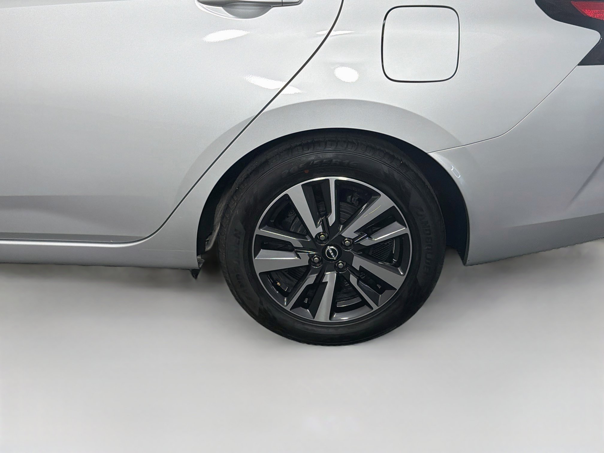 Used 2025 Nissan Versa SV FWD image 11