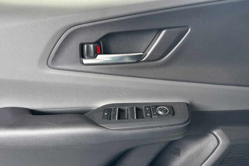 Used 2025 Toyota Prius XLE FWD image 17