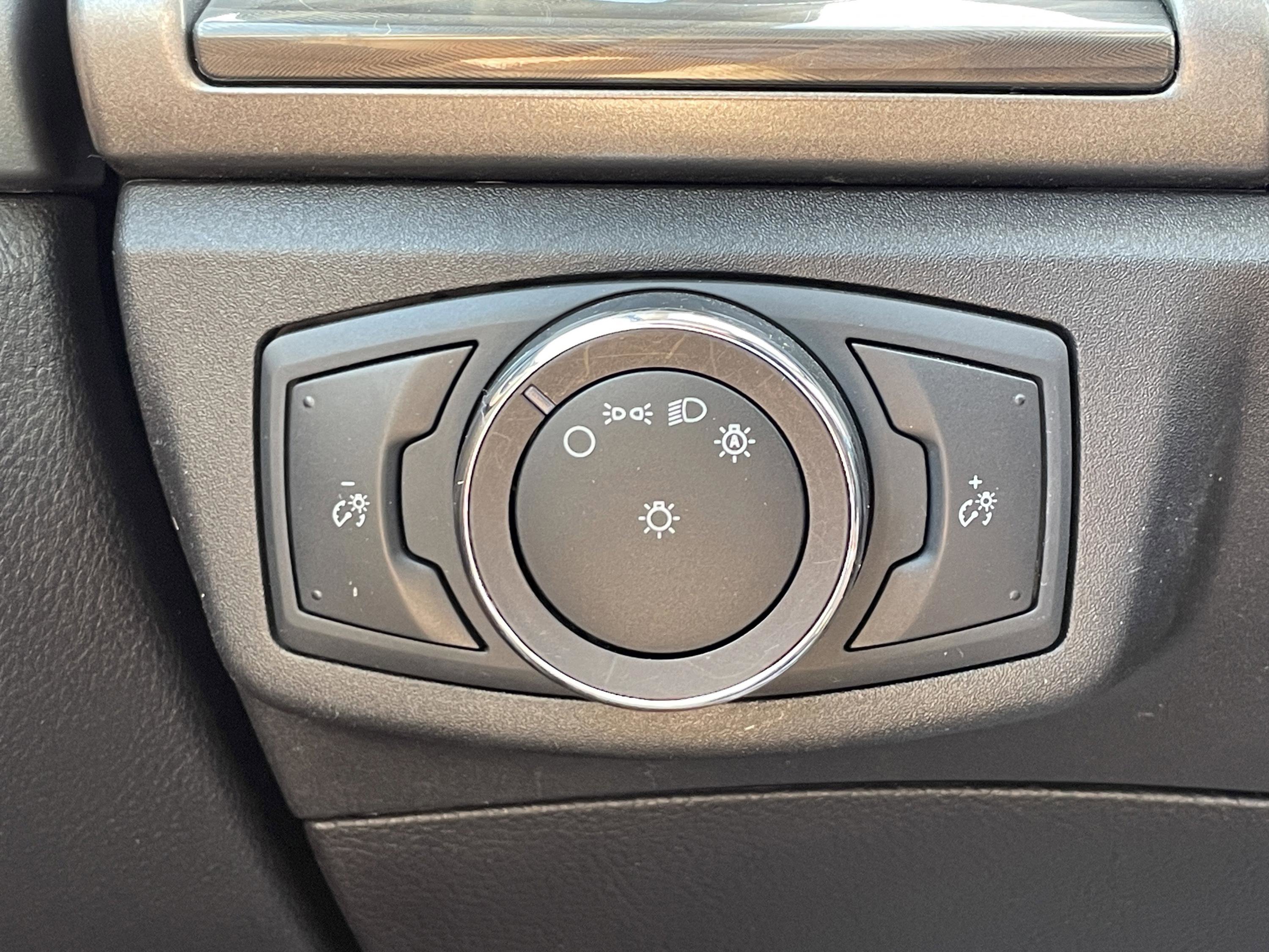 Used 2019 Ford Fusion SEL FWD image 19