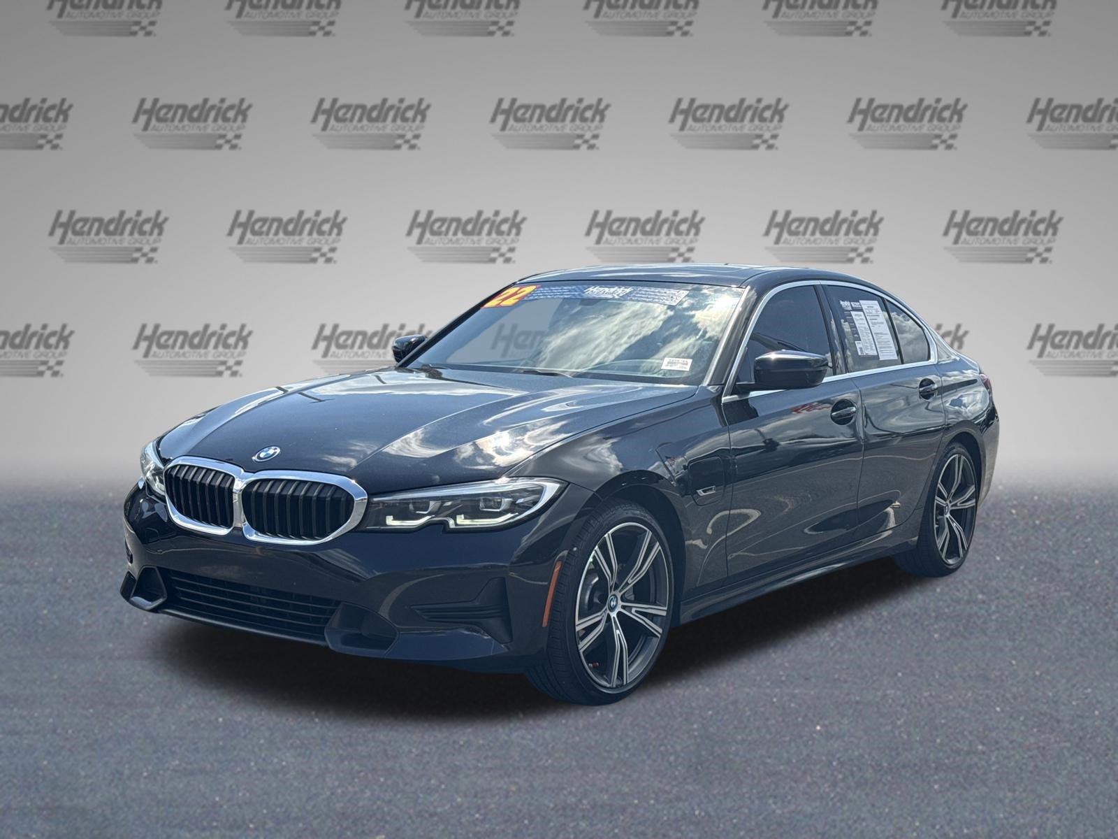Used 2022 BMW 330e w/ Premium Package RWD image 5