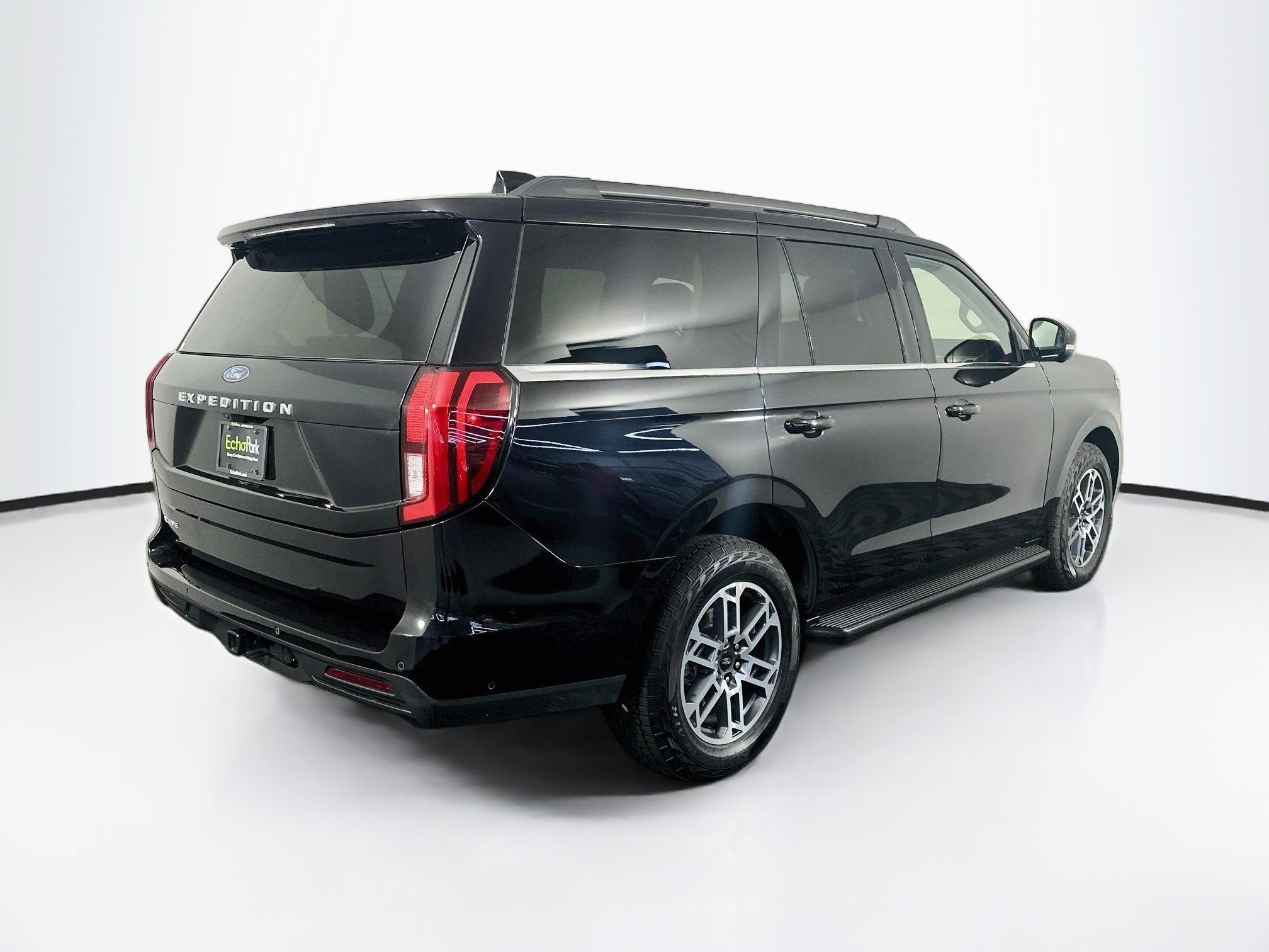 Used 2025 Ford Expedition Active AWD/4WD image 9