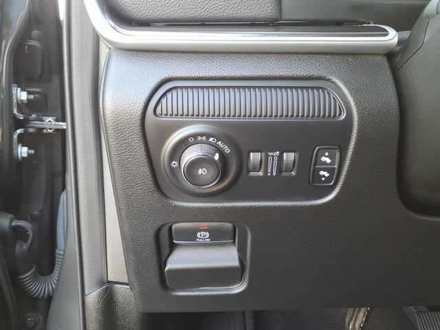 Certified 2023 Jeep Wagoneer 4WD w/ Premium Group I image 16