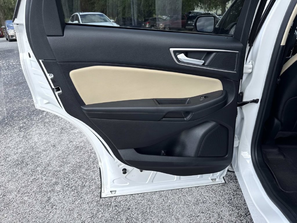 Used 2020 Ford Edge SEL w/ Convenience Package FWD image 13