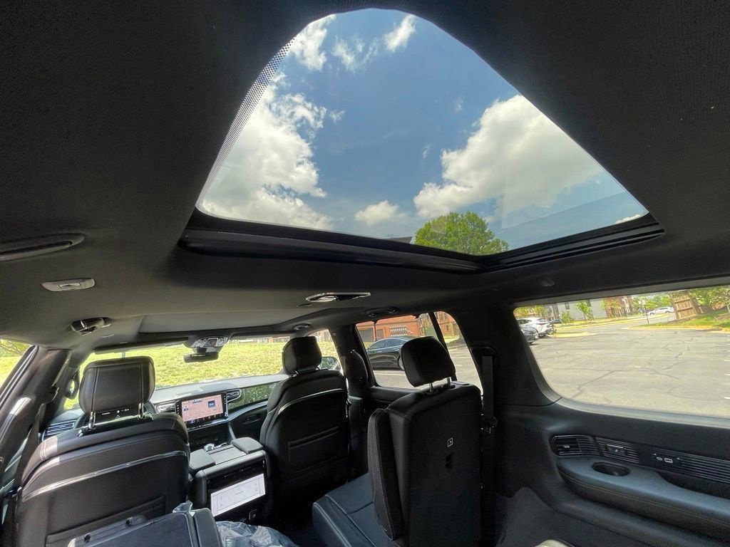 New 2026 Jeep Grand Wagoneer Summit w/ Premium Group III AWD/4WD image 10