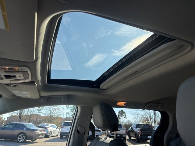 Used 2023 Toyota Sienna Limited image 28