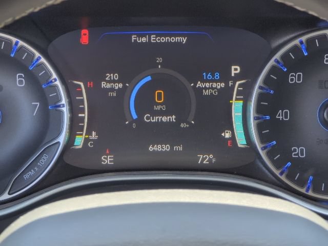 Used 2024 Chrysler Pacifica Touring-L FWD image 10