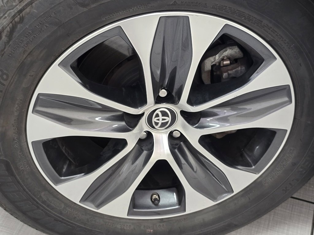 Certified 2023 Toyota Highlander XLE image 12