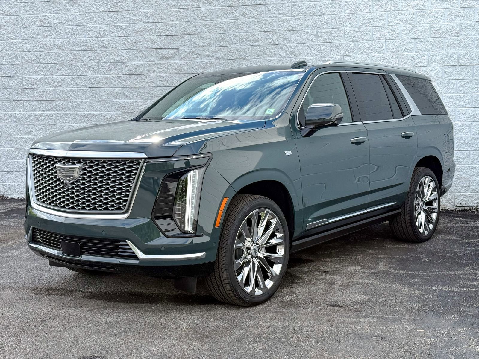 New 2026 Cadillac Escalade Luxury w/ LPO, Radiant Package AWD/4WD image 3