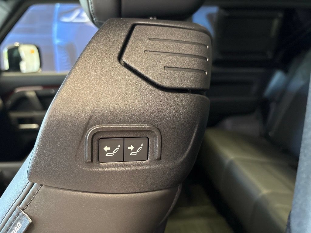 New 2026 Land Rover Defender 90 X-Dynamic SE AWD/4WD image 28