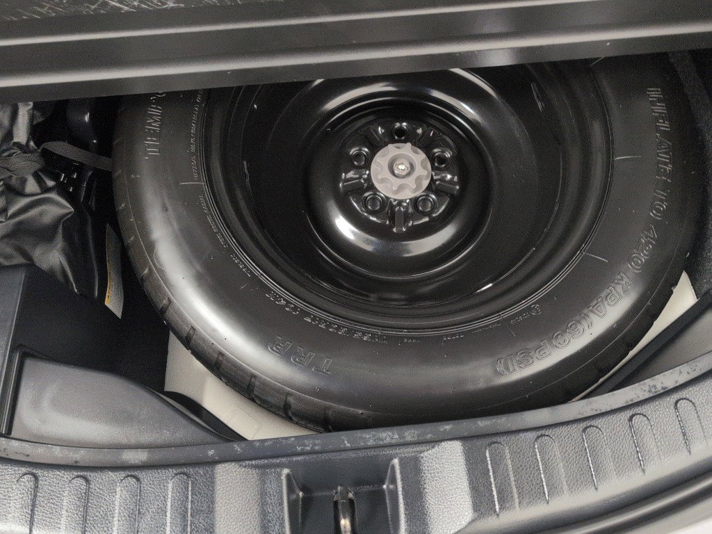 Used 2018 Toyota RAV4 LE image 22