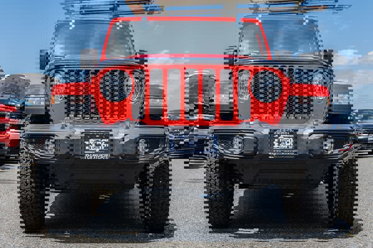 Used 2021 Jeep Wrangler Unlimited Sahara w/ Uconnect 4C Nav & Sound Group image 4