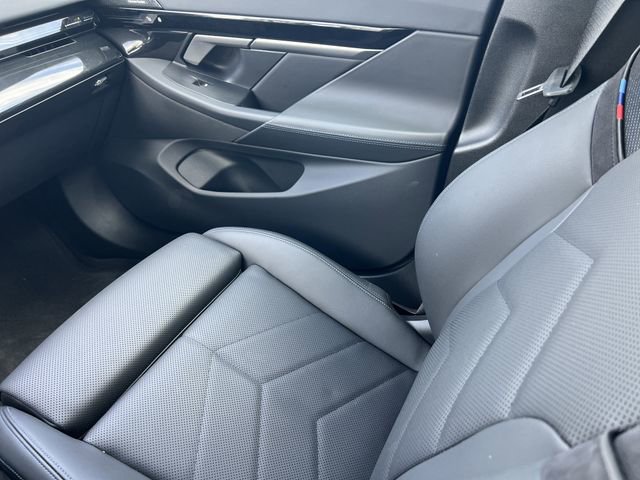 Certified 2025 BMW 530i image 14