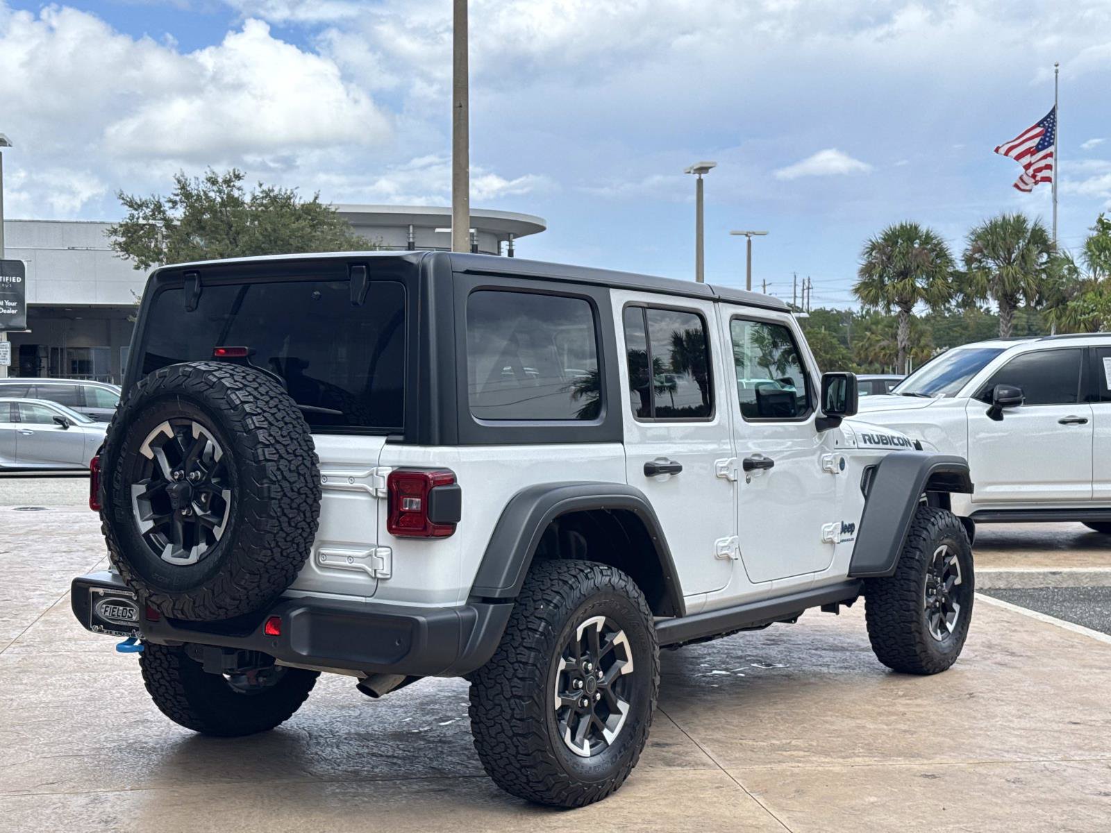 Used 2025 Jeep Wrangler Unlimited Rubicon 4xe w/ Safety Group AWD/4WD image 3