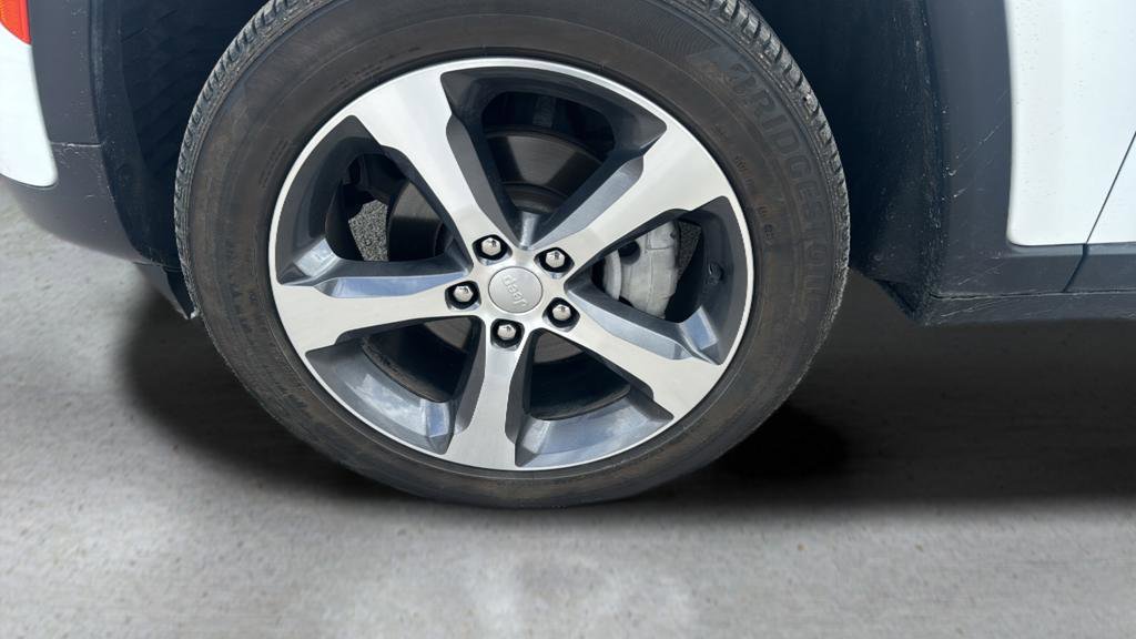 Used 2023 Jeep Grand Cherokee Limited image 27