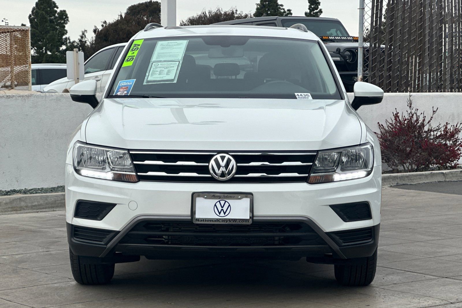 Used 2021 Volkswagen Tiguan SE w/ Panoramic Sunroof Package image 9