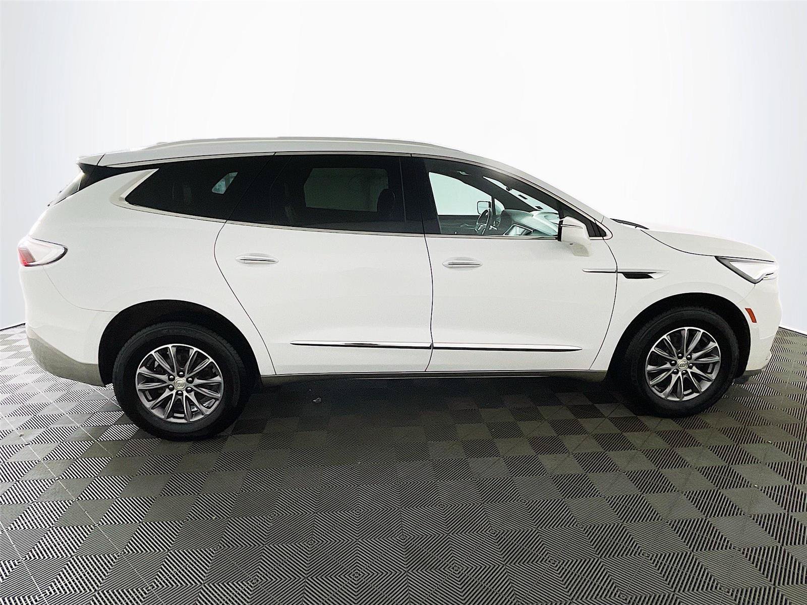 Used 2022 Buick Enclave Premium AWD/4WD image 10