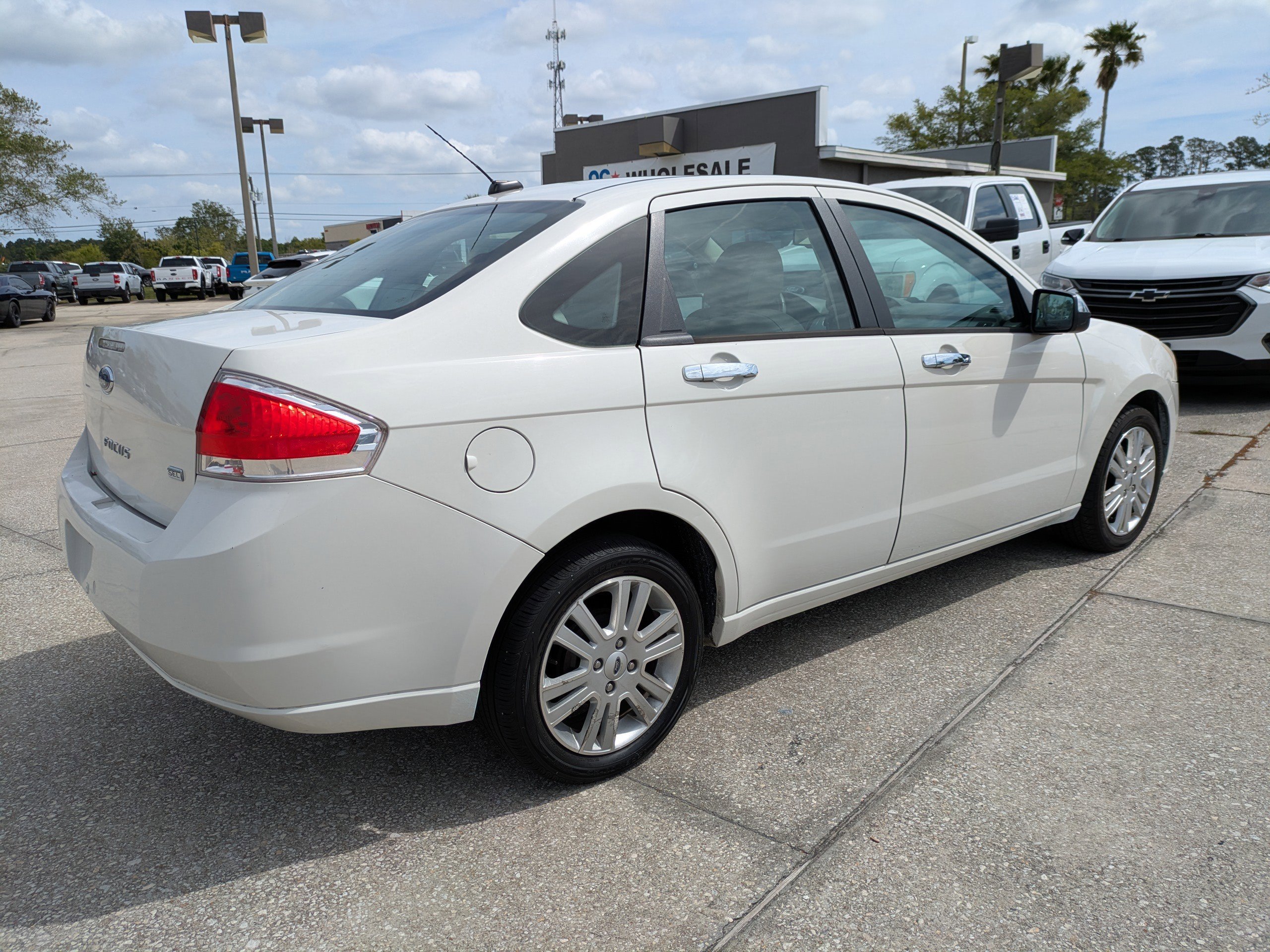 Used 2011 Ford Focus SEL w/ 301A Rapid Spec Order Code image 4