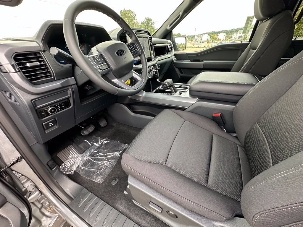 New 2026 Ford F150 XLT w/ XLT Black Appearance Package AWD/4WD image 16
