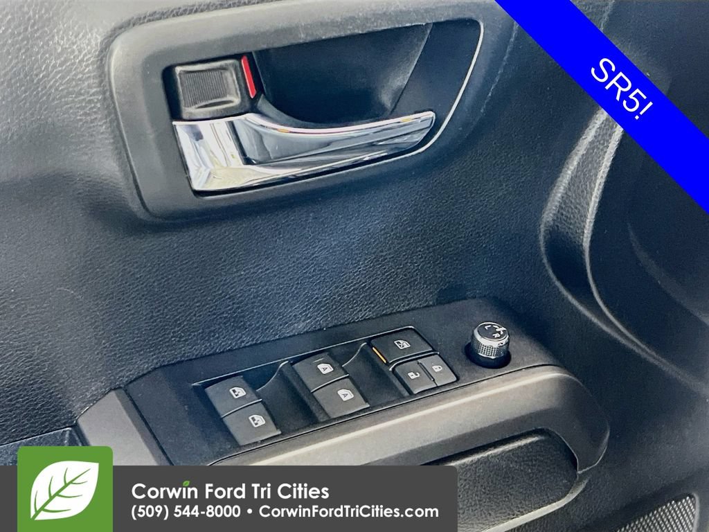 Used 2017 Toyota Tacoma SR5 AWD/4WD image 12