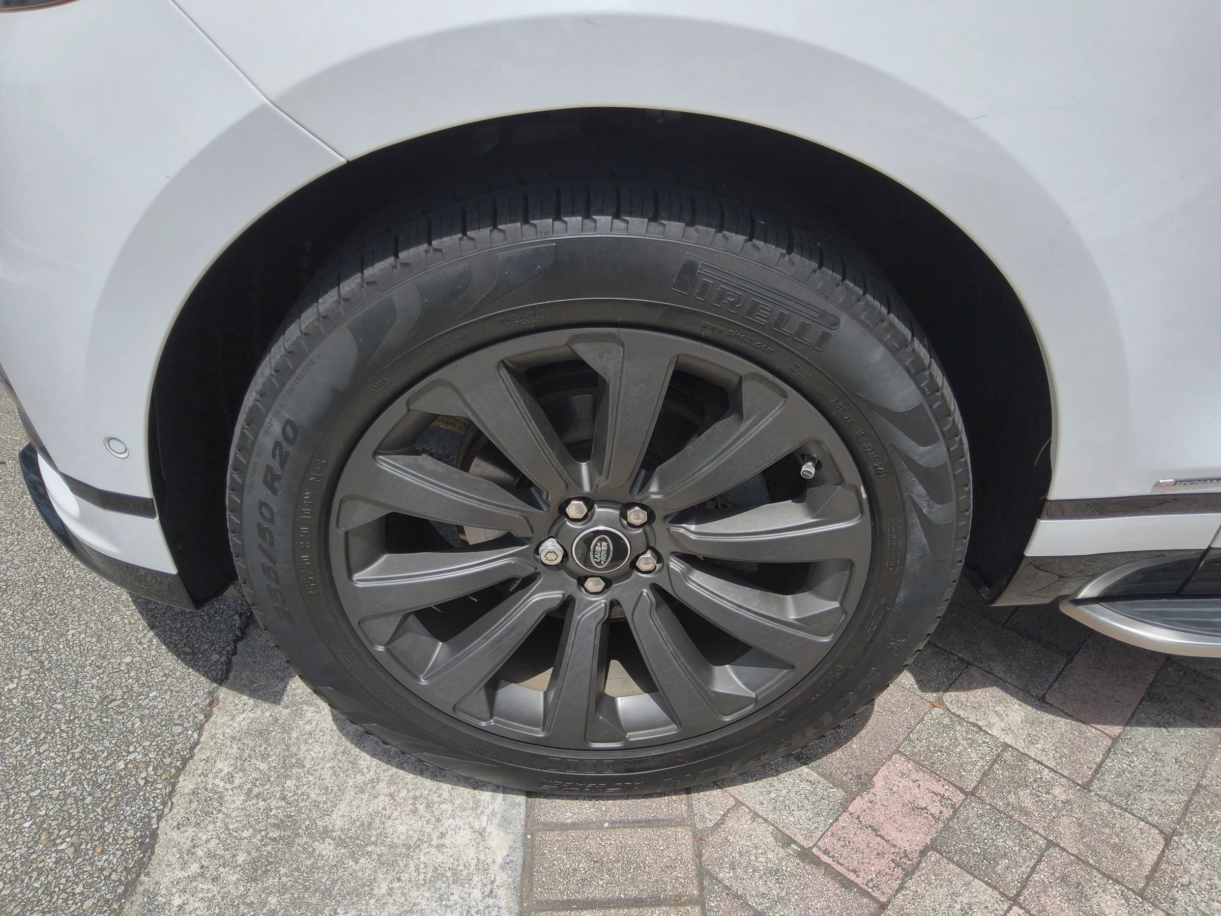 Used 2019 Land Rover Range Rover Velar R-Dynamic SE image 38