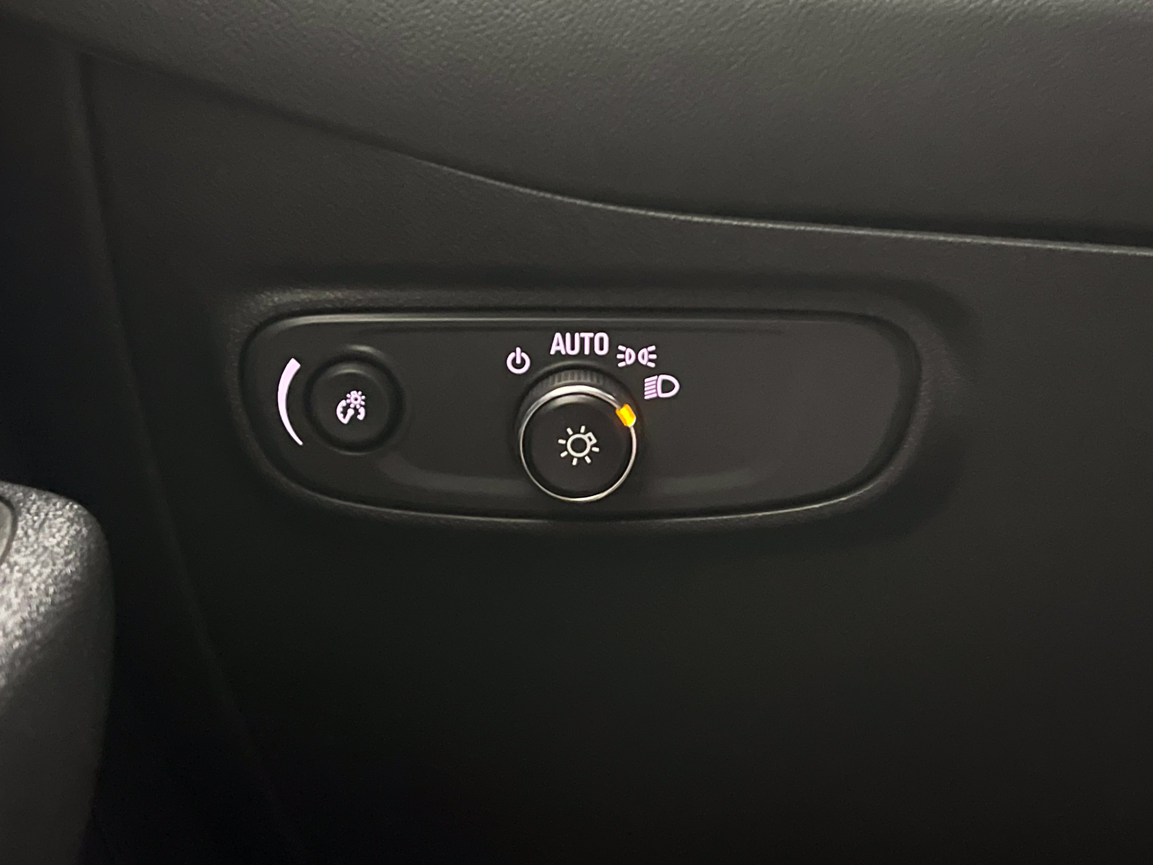 Used 2023 Chevrolet Equinox RS FWD image 22