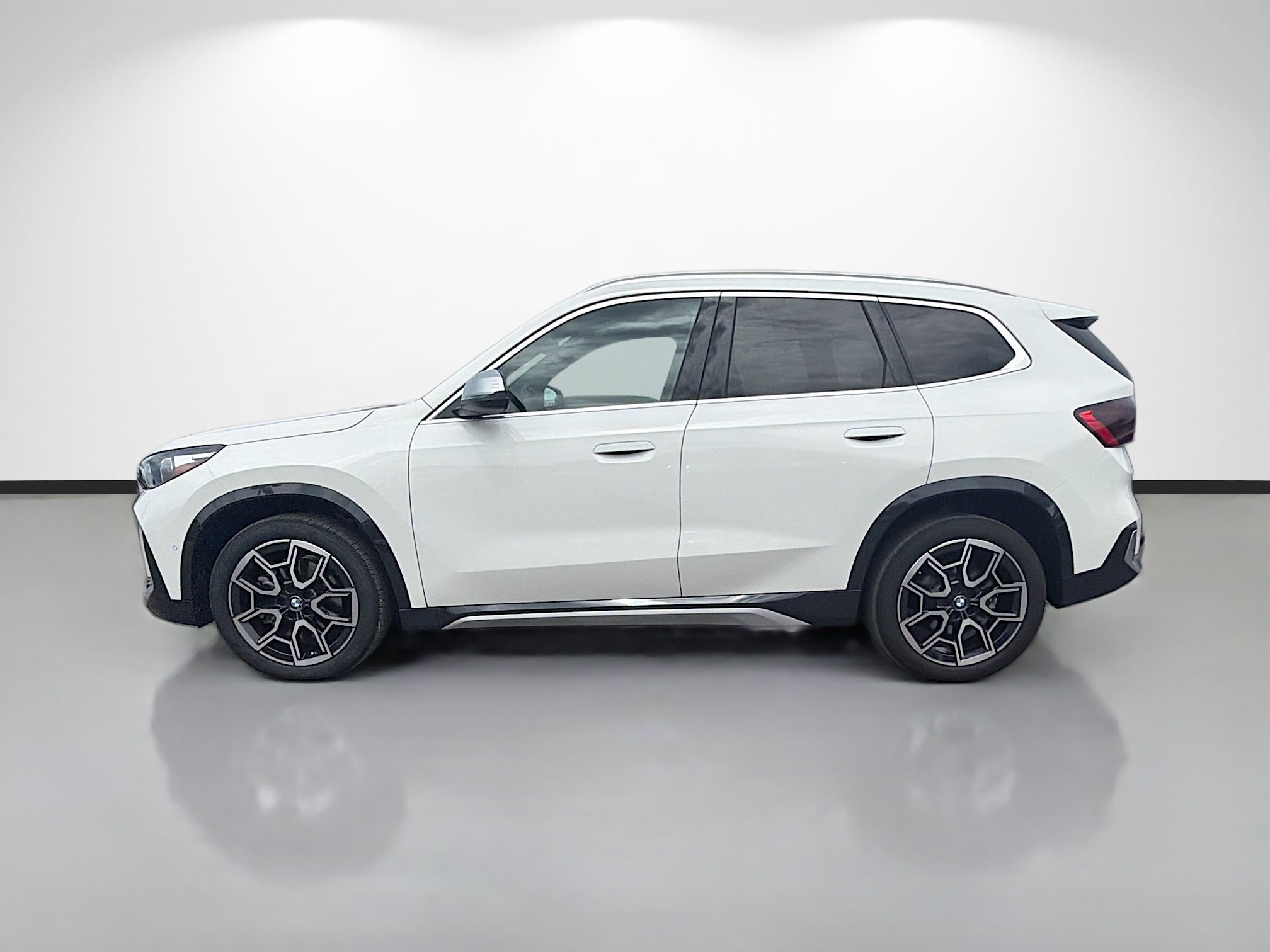 Used 2024 BMW X1 xDrive28i w/ Technology Package AWD/4WD image 6