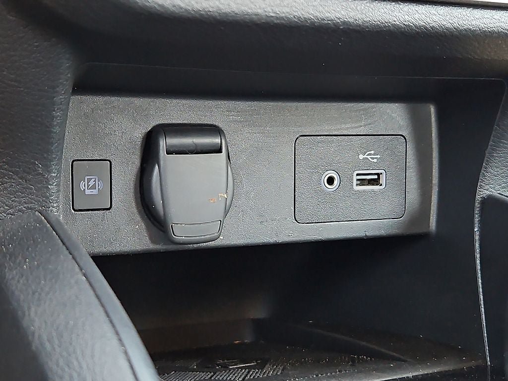 Used 2025 Nissan Versa SV FWD image 24