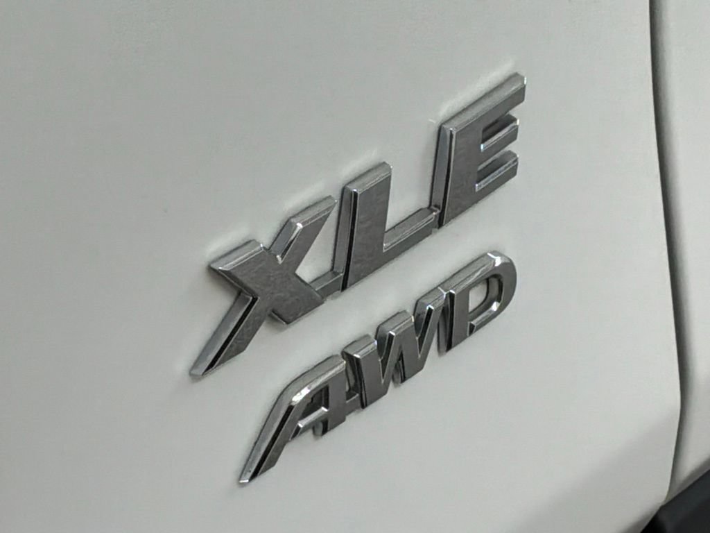 Used 2019 Toyota RAV4 XLE w/ Carpet Mat Package AWD/4WD image 24