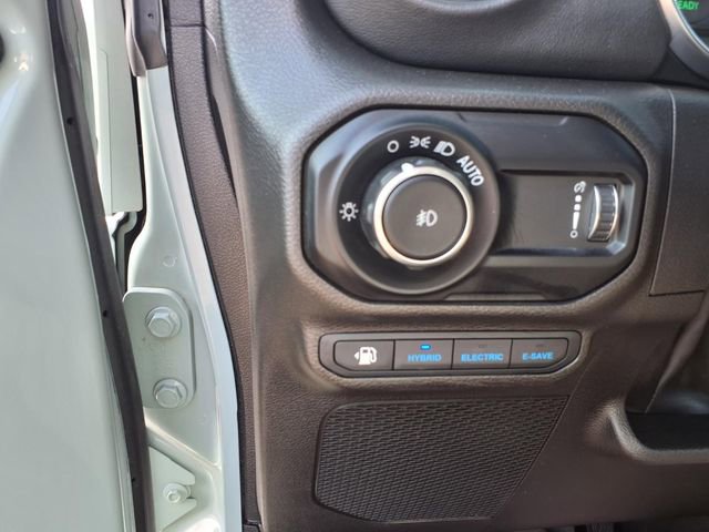 Used 2023 Jeep Wrangler Unlimited Sahara w/ Cold Weather Group AWD/4WD image 18