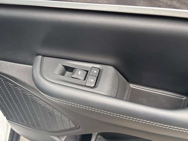 Used 2023 Jeep Grand Cherokee Limited AWD/4WD image 17