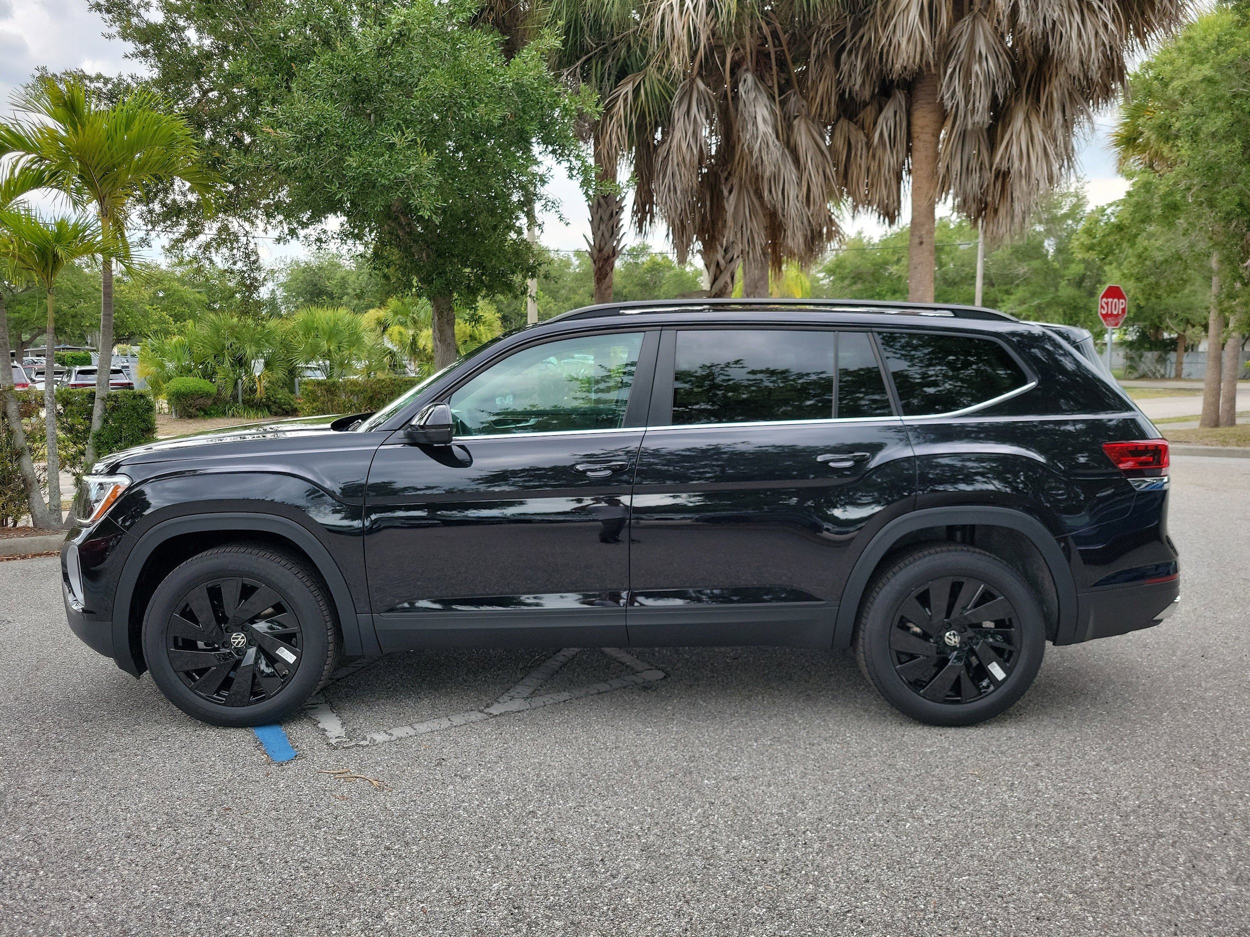 New 2026 Volkswagen Atlas SE FWD image 7