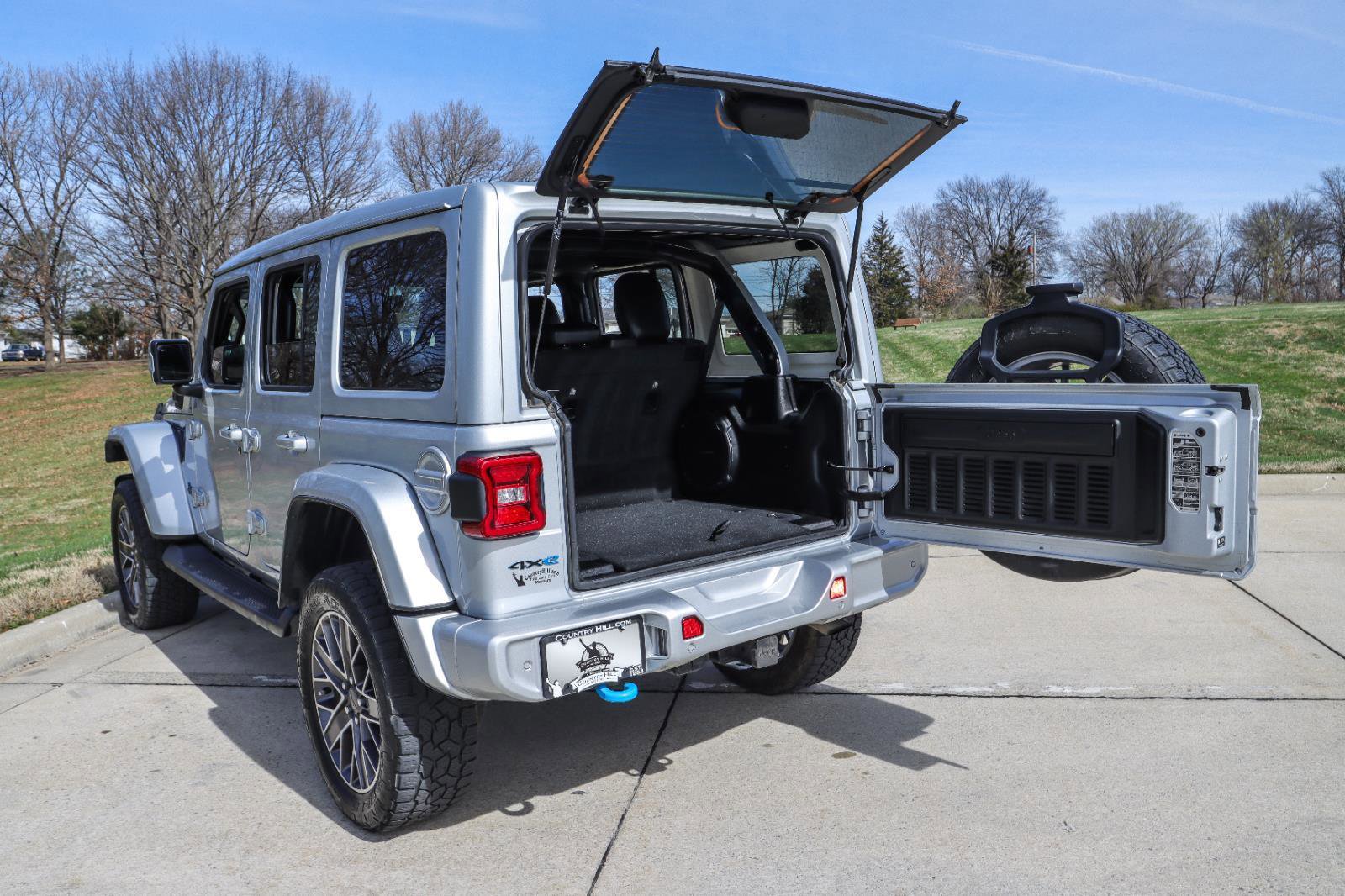 Used 2022 Jeep Wrangler Unlimited Sahara image 19